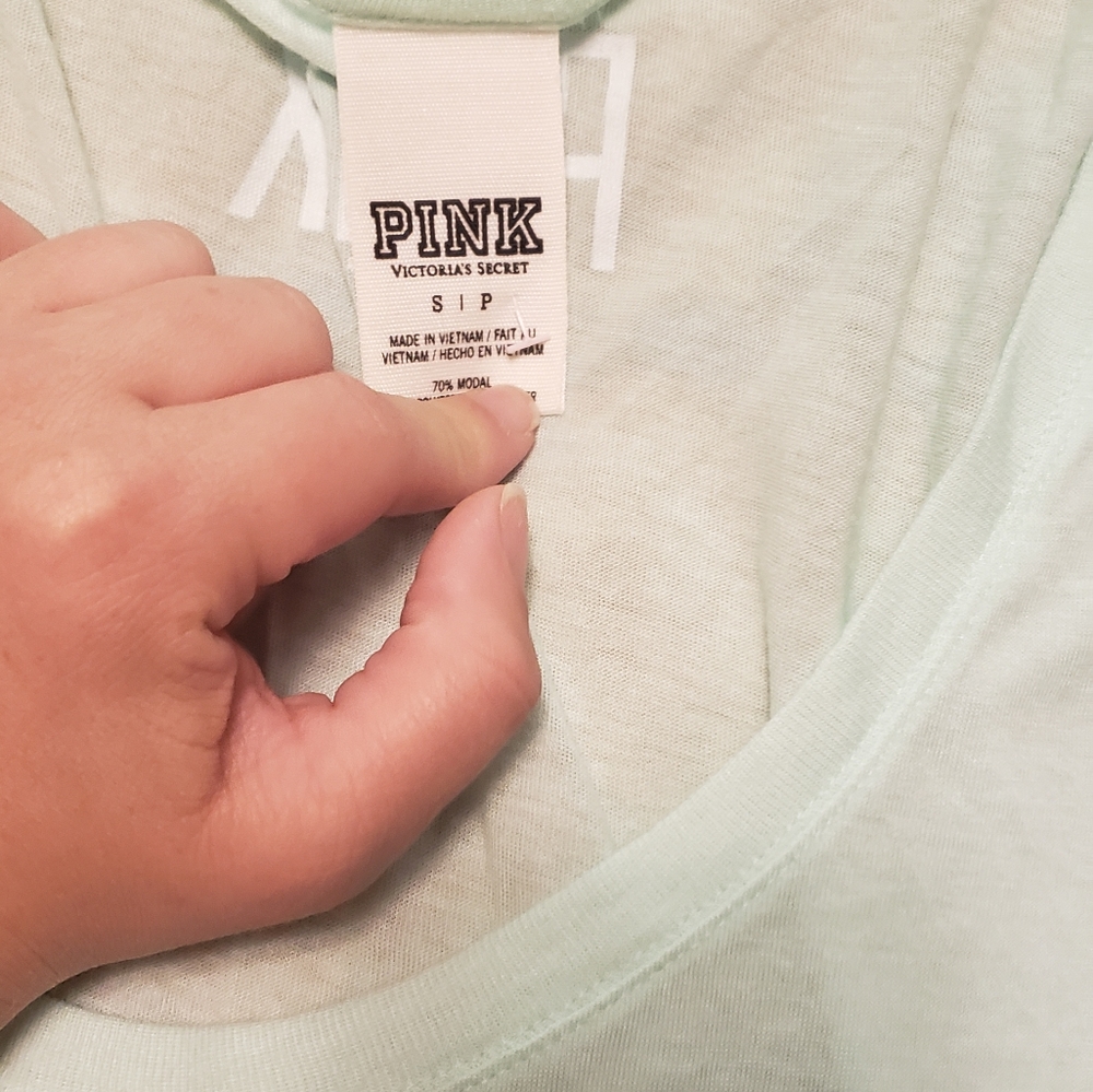 ๐PINK t-shirt - Picture 2 of 3